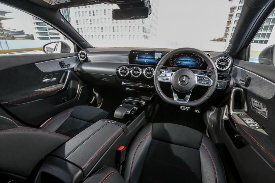 Торпедо Mercedes-Benz A250 AMG Line (W177) 2018 года  (MY) (фото 4 из 24)